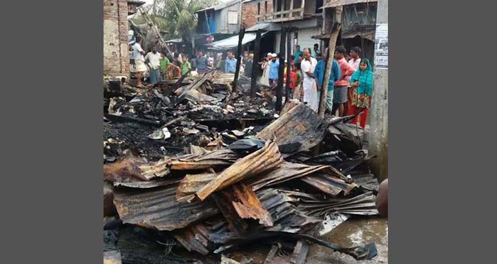 তালতলীর ফকিরহাট বাজারে  অগ্নিকান্ড ৫টি দোকান ভস্মিভূত